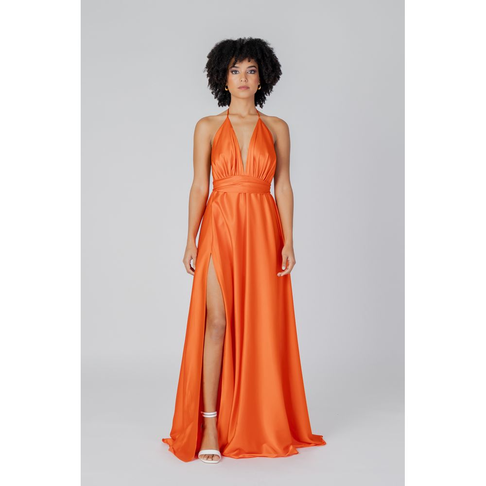 Sol porte une robe en lycra orange pour femme