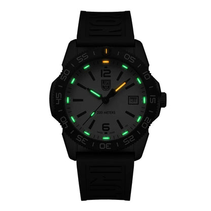 Montre Luminox en caoutchouc noir