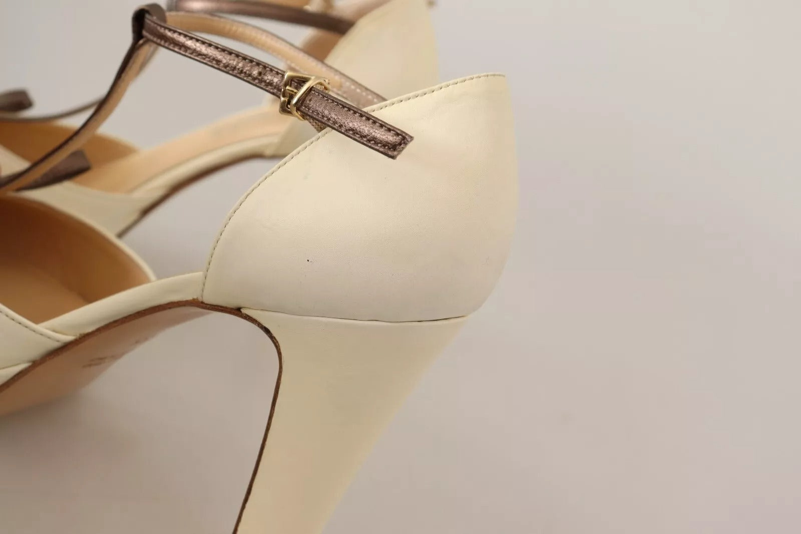 SERGIO LEVANTESI Off White Leather T-Strap Heels Sandals Shoes by SERGIO LEVANTESI