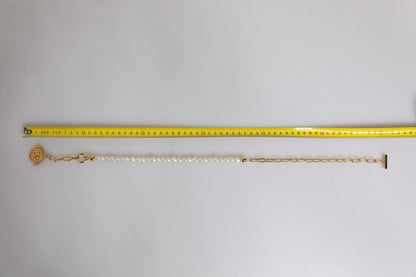 Collier Dolce &amp; Gabbana avec pendentif logo en fausse perle et chaîne en or