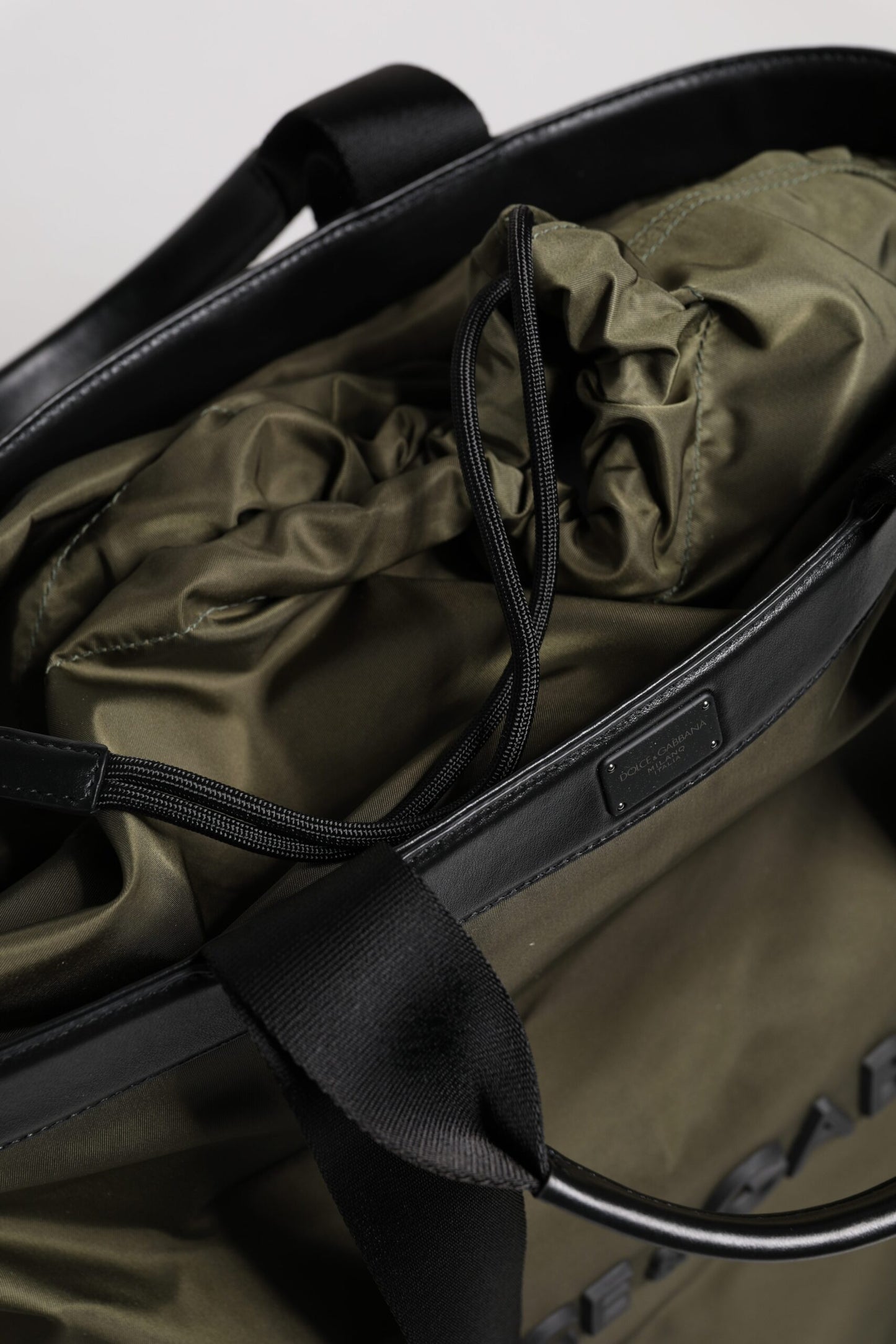 Sac fourre-tout à bandoulière en nylon vert militaire Dolce &amp; Gabbana