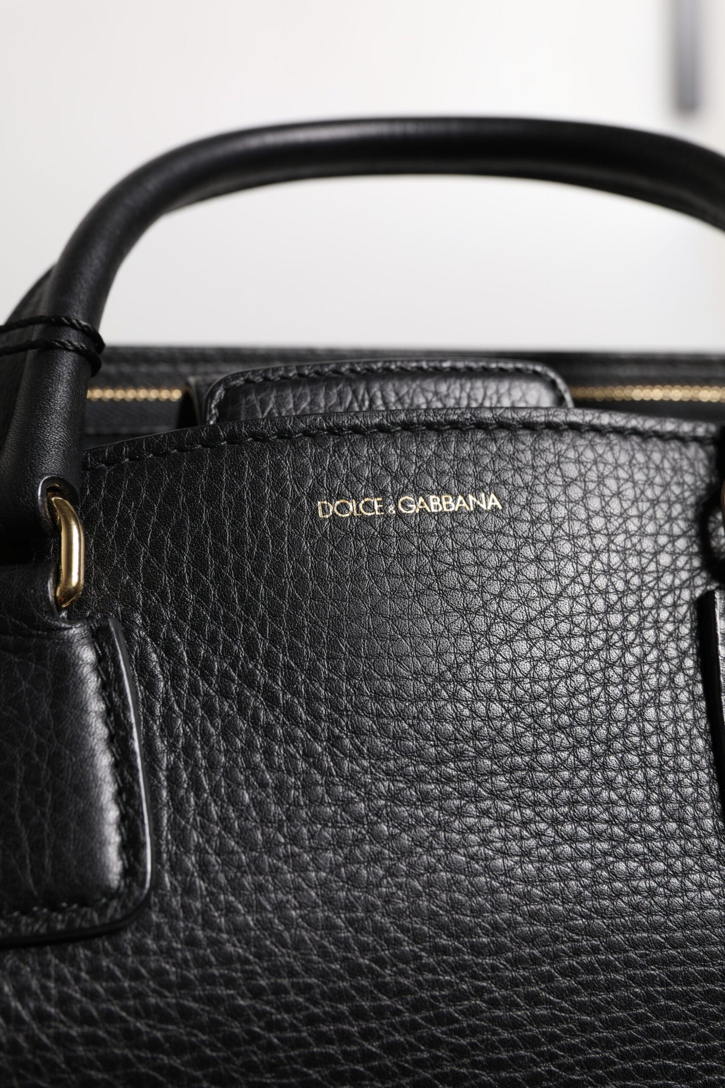Sac à main à bandoulière Dolce &amp; Gabbana en cuir de veau noir avec plaque logo