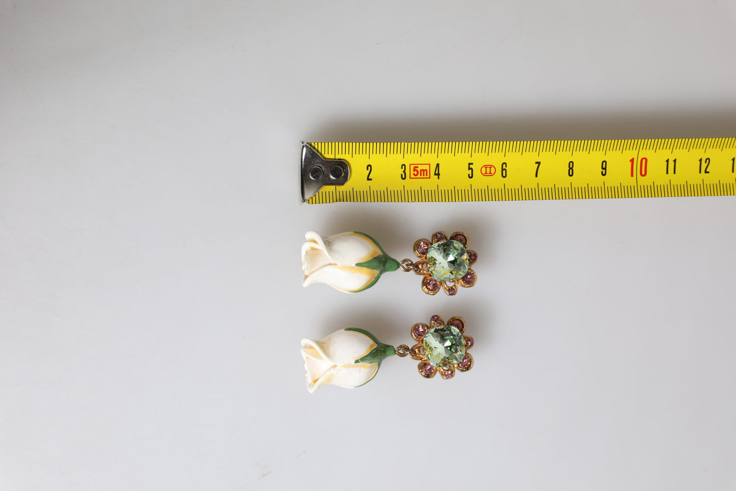 Boucles d'oreilles pendantes Dolce &amp; Gabbana en laiton et cristal à fleurs blanches