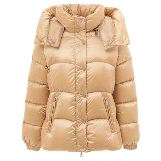 Ajoutez des vestes et un manteau en polyamide jaune