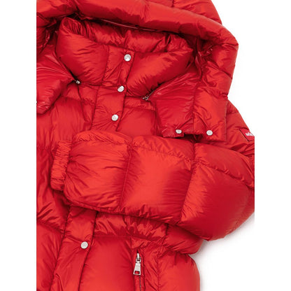Ajoutez des vestes et un manteau en polyamide rouge