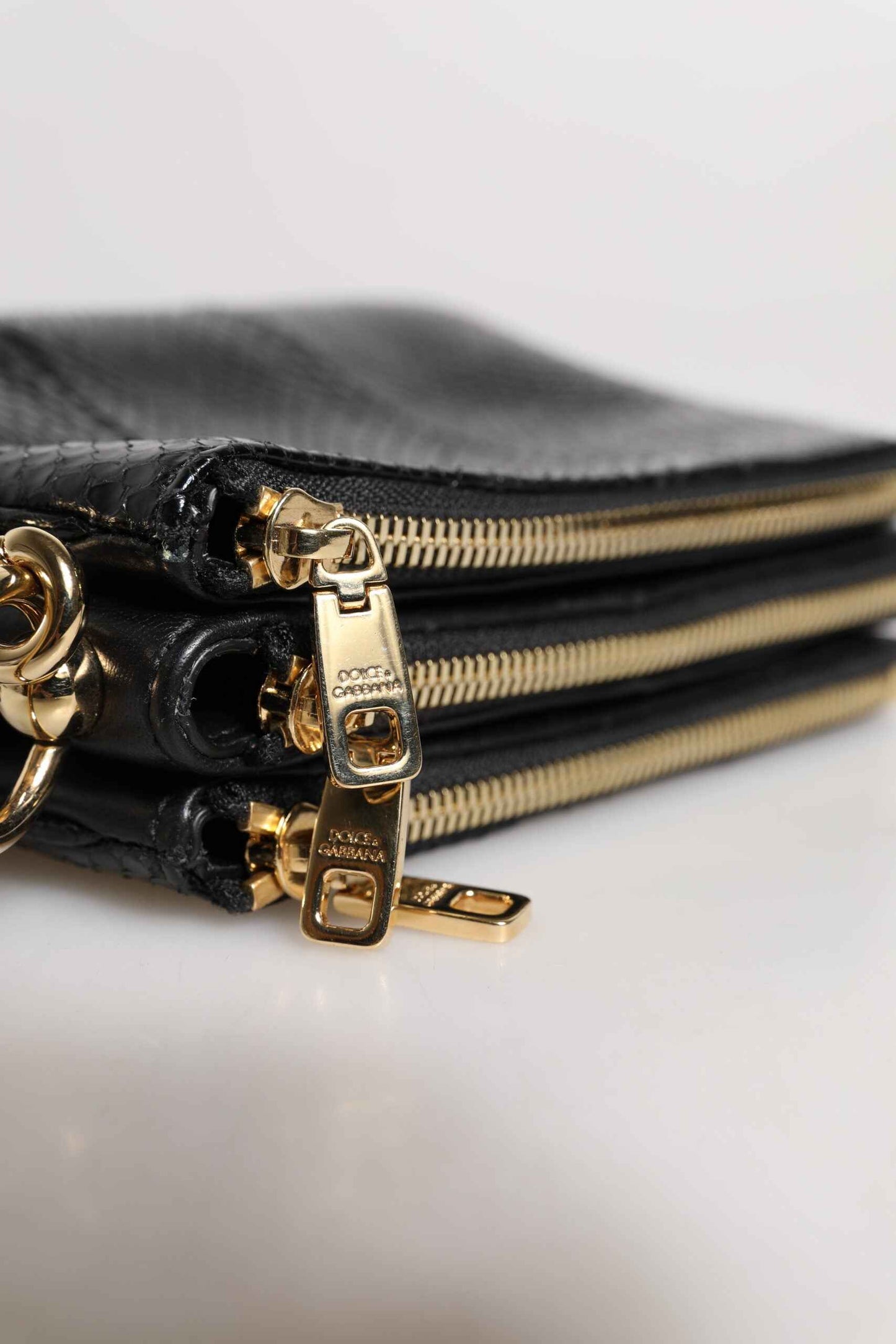 Dolce & Gabbana Lederen Schoudertas Zwart Met Goud Hardware by Dolce & Gabbana