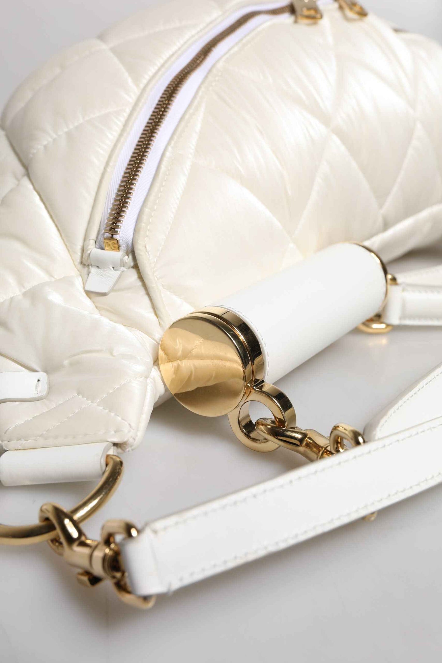 Dolce & Gabbana Belt Bag Leer Quilted Logo Plaque Wit Goud by Dolce & Gabbana