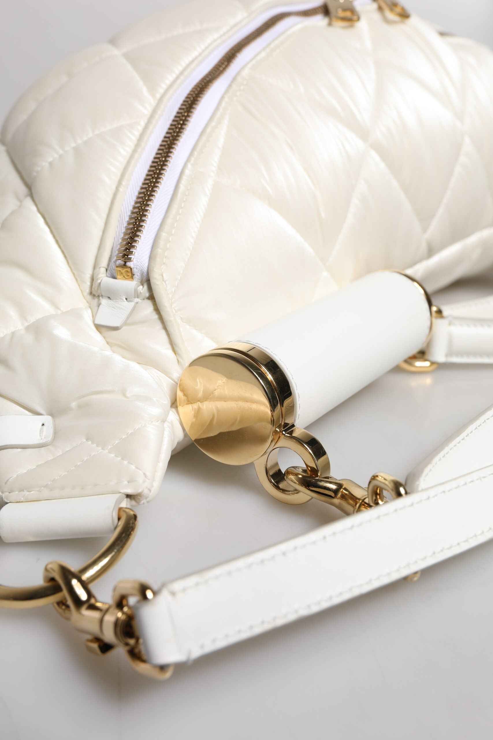 Dolce & Gabbana Belt Bag Leer Quilted Logo Plaque Wit Goud by Dolce & Gabbana