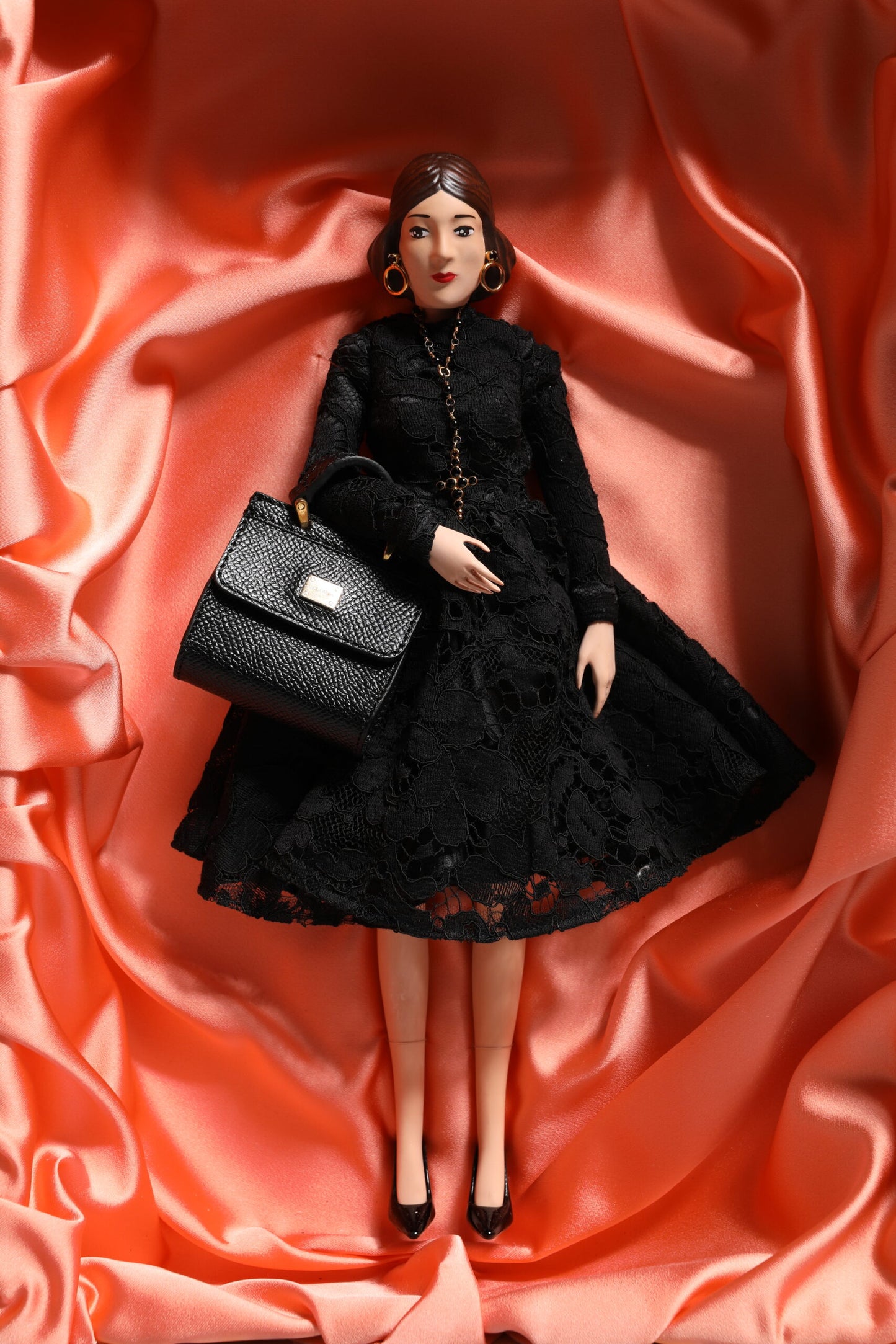 Poupées Dolce &amp; Gabbana en céramique, porcelaine et cuir, robe noire