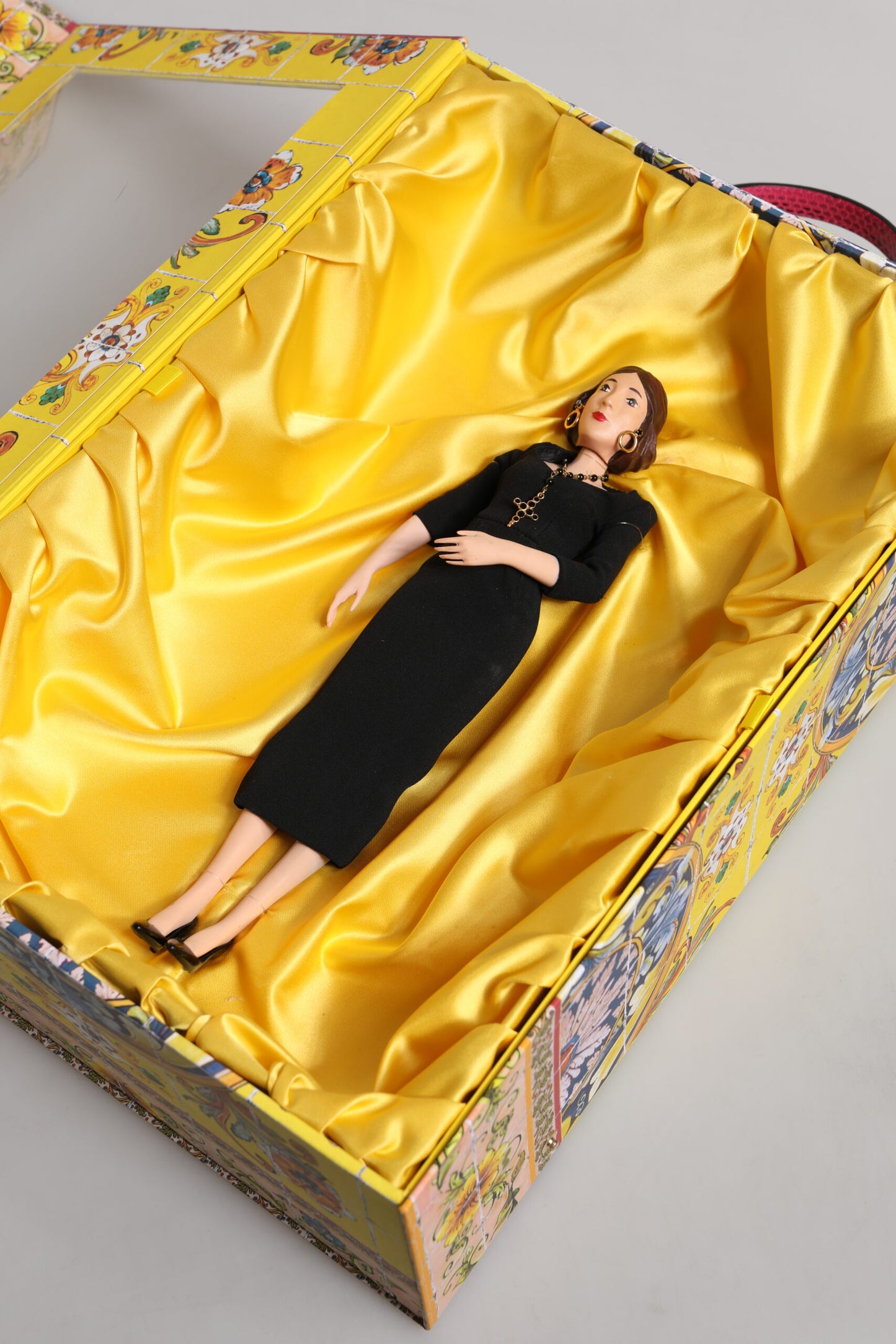 Poupées en porcelaine et céramique Dolce &amp; Gabbana, robe noire, mode