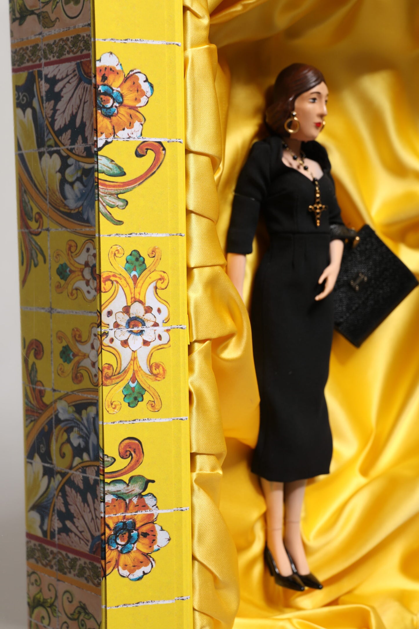 Poupées de mode en porcelaine et céramique Dolce &amp; Gabbana, robe noire