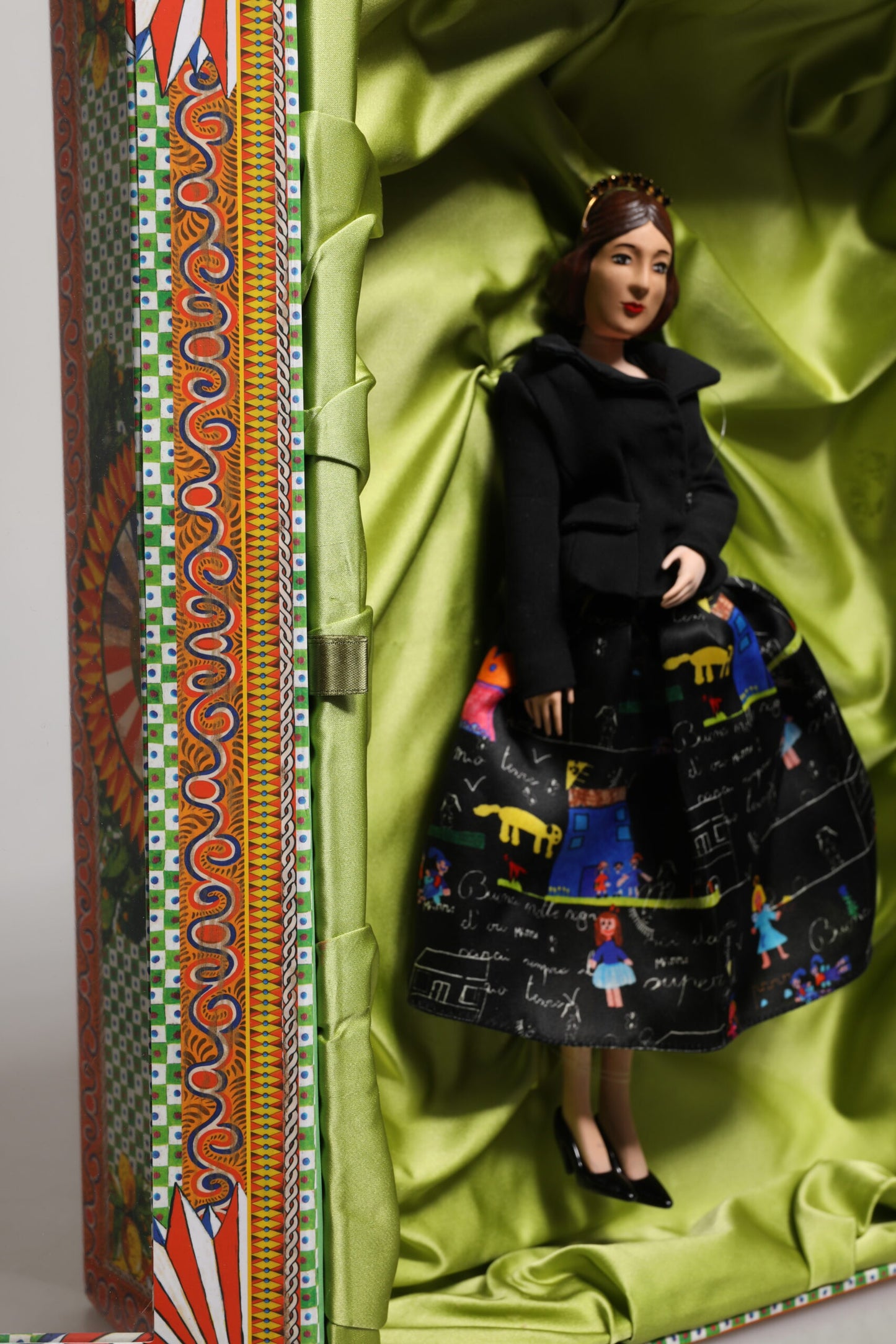Poupées de mode en porcelaine et céramique Dolce &amp; Gabbana, robe noire