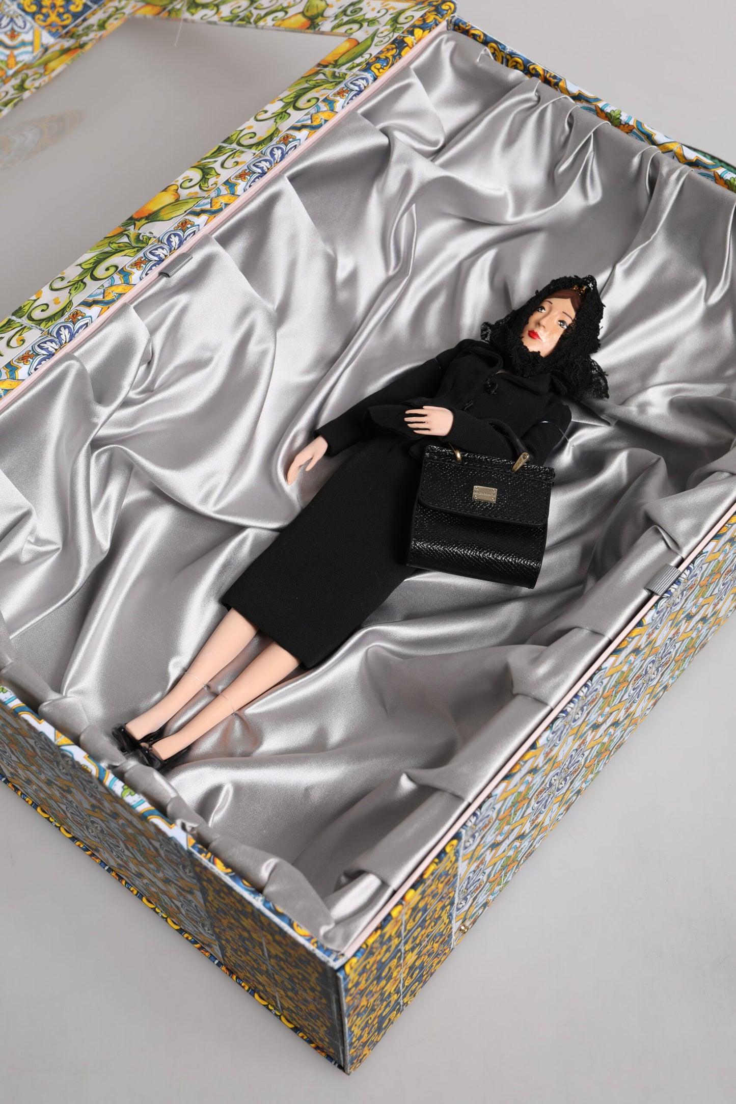 Poupées de mode en porcelaine et céramique Dolce &amp; Gabbana, robe noire