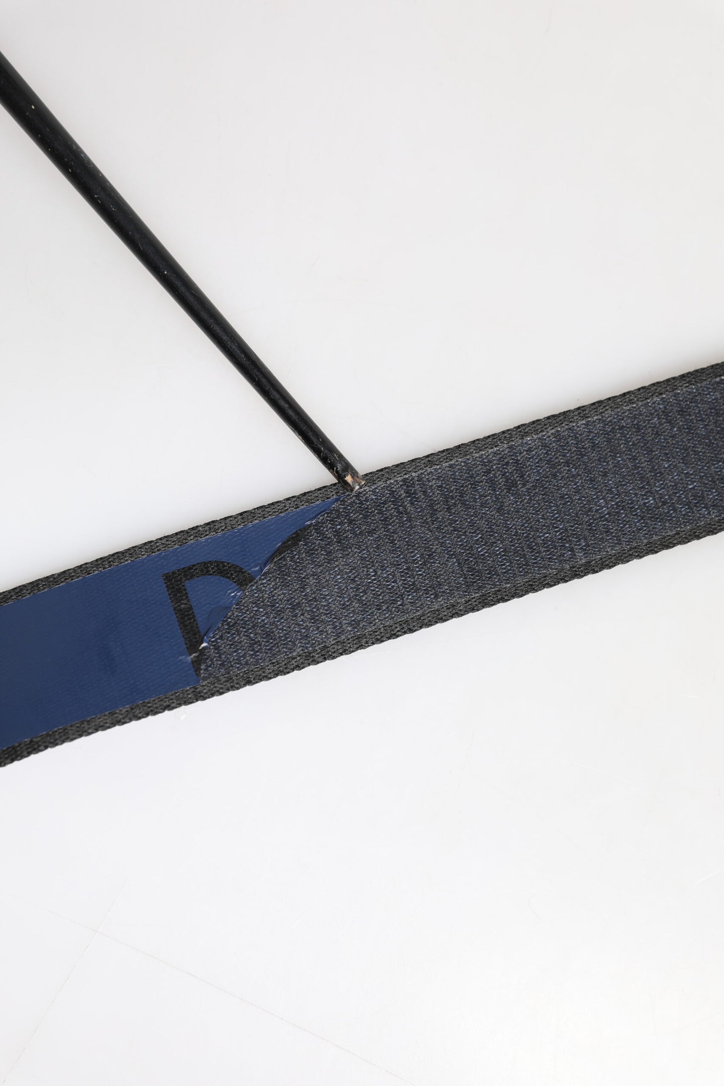 Ceinture Dolce &amp; Gabbana noire et bleue avec boucle en métal argenté et logo DG