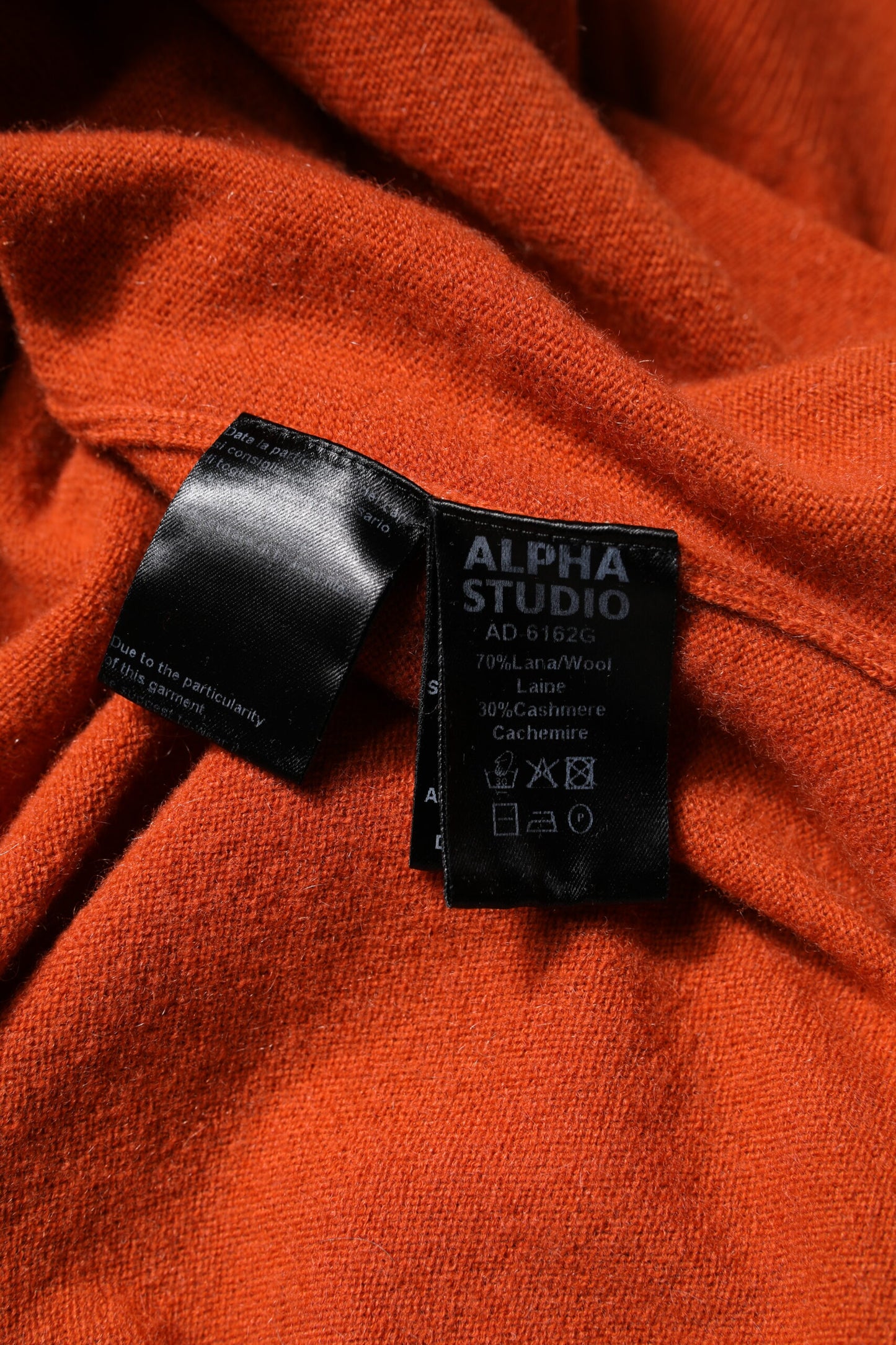 Alpha Studio Dark Orange Long Sleeves Turtleneck Sweater by Alpha Studio