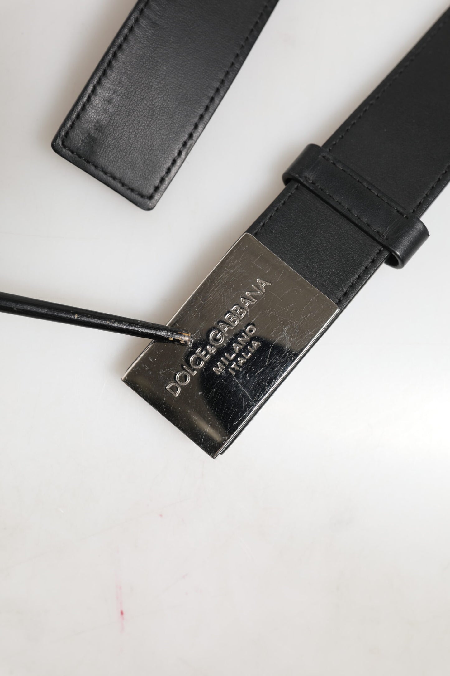 Ceinture classique en cuir noir Dolce &amp; Gabbana avec boucle en métal et logo