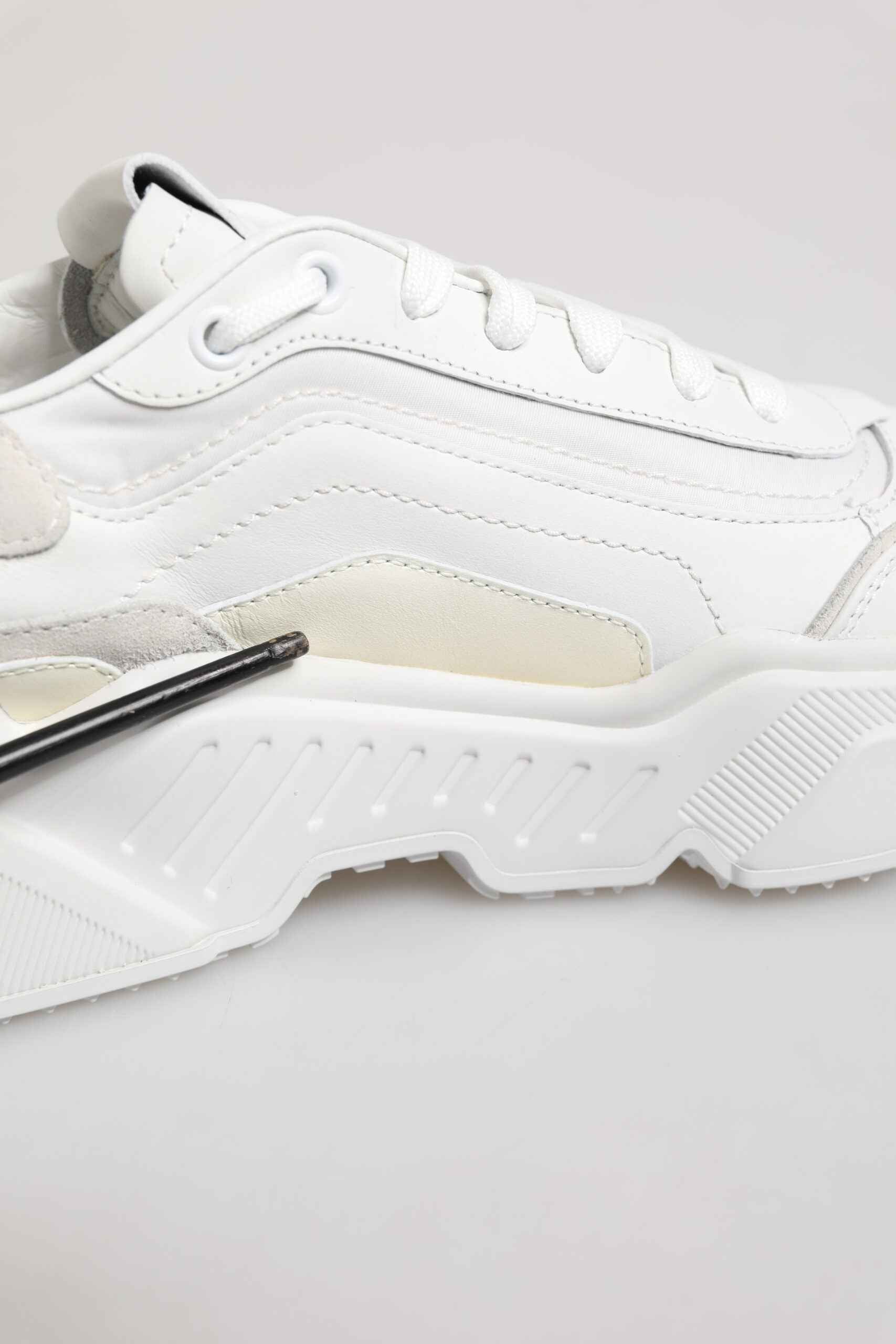 Dolce & Gabbana White Daymaster Low Top Mens Sneakers Shoes by Dolce & Gabbana