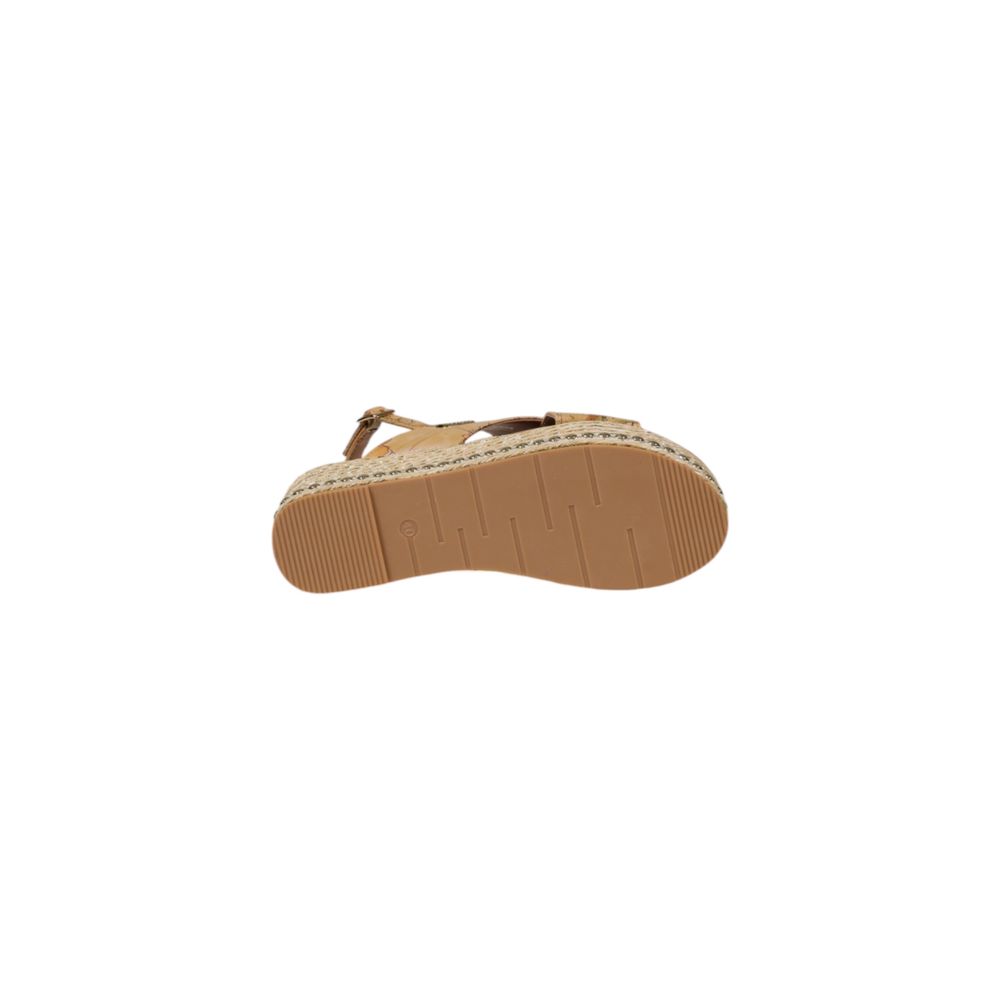 Alviero Martini Prima Classe Z1120 Polyurethane Sandal Beige