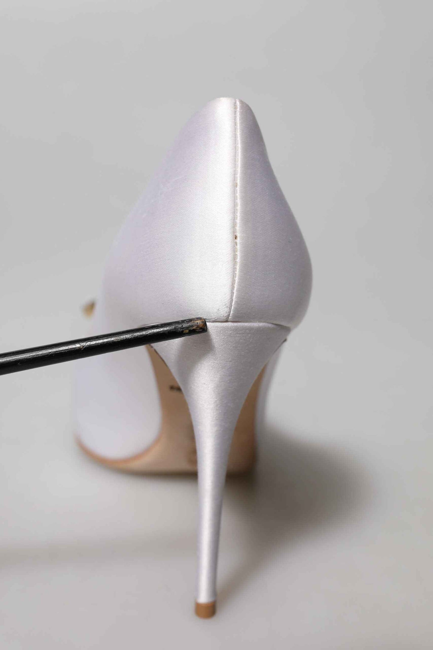 Dolce & Gabbana Open Toes Pumps Satin Wit Kristallen