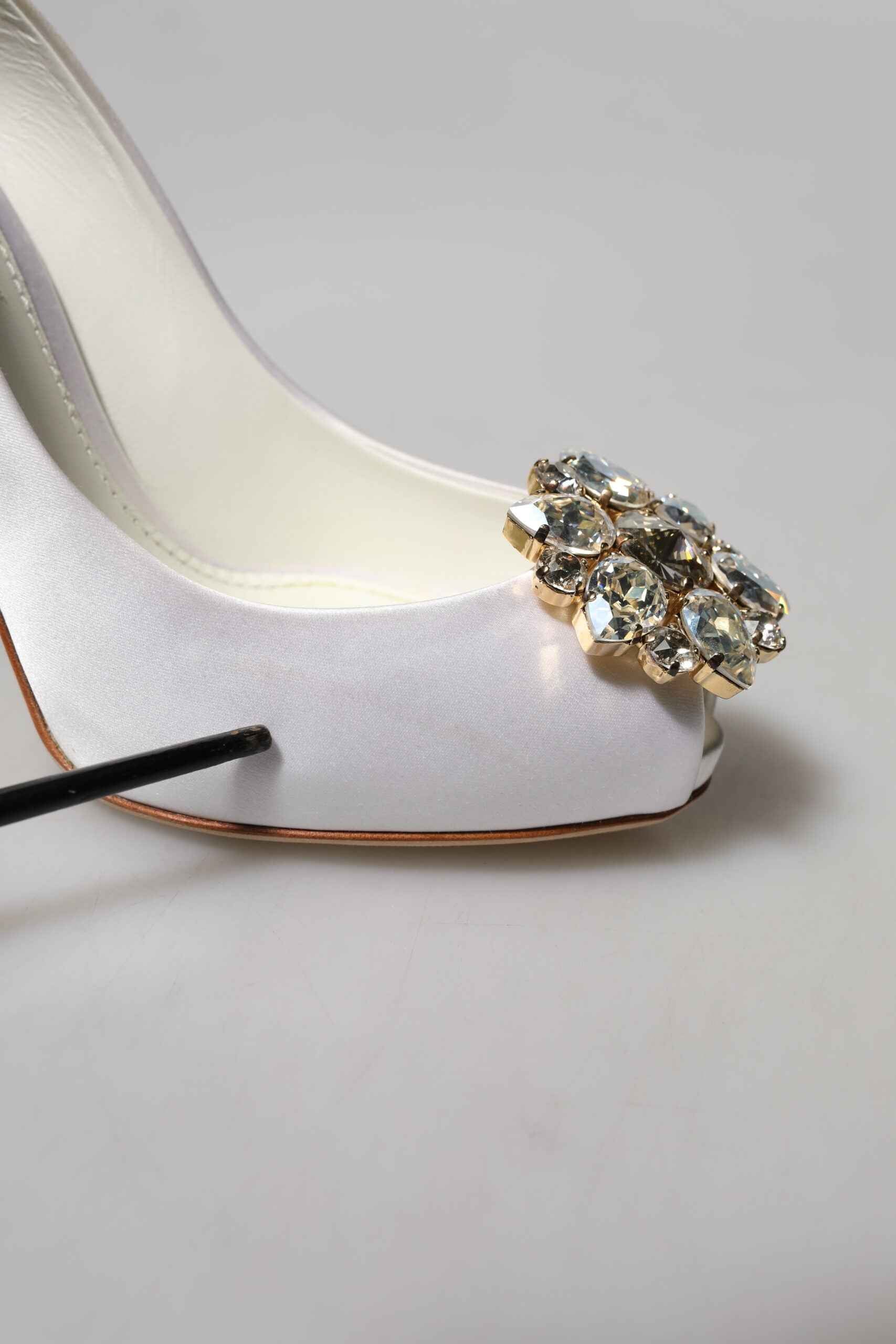 Dolce & Gabbana Open Toes Pumps Satin Wit Kristallen